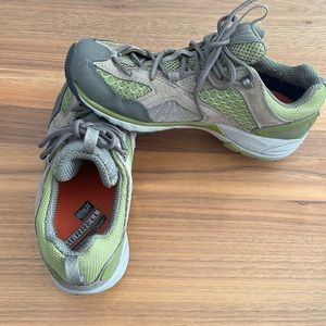 Merrell Women’s Ortholite Air Cushion QForm Waterproof ~ Size  7.5